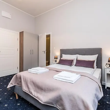 Rent Like - Serenity I - Old Town Apartment