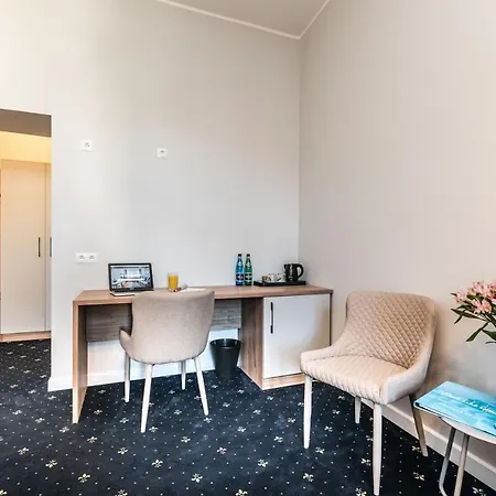 Rent Like - Serenity I - Old Town Apartment